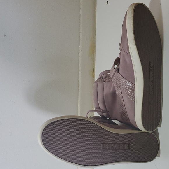 Nine West Mauve fashion sneakers 11M lace up high tops with velcro strap - Picture 2 of 4